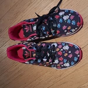 Adidas sneakers size 5 1/2